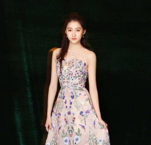 关晓彤进入娱乐圈吃瓜,从吃瓜群众到璀璨明星的蜕变之路  第2张