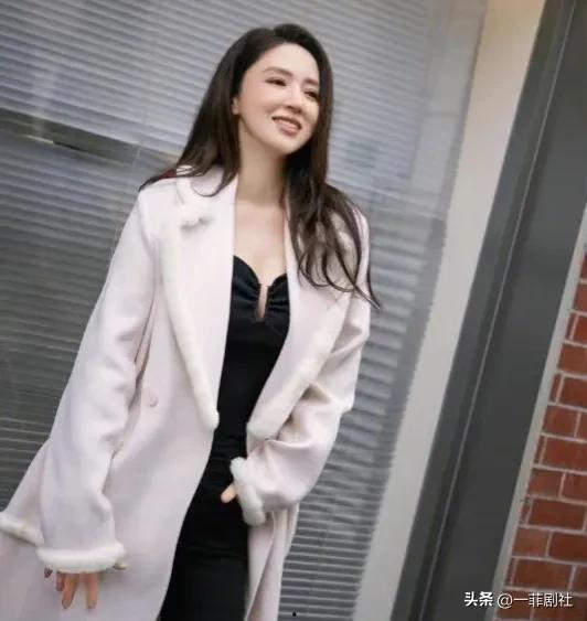 娱乐圈吃瓜情报小说,揭秘明星背后的秘密与恩怨情仇  第2张